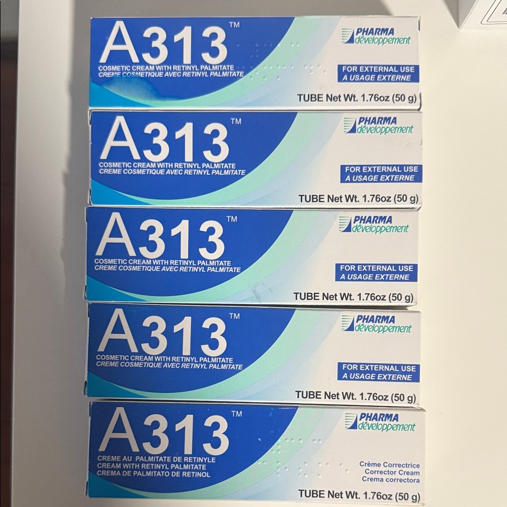 Cosmetic Cream with Retinyl Palmitate - Blue and White